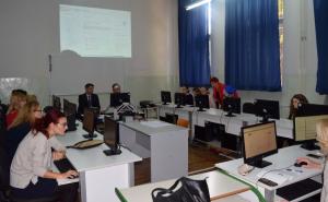 On-line sedmica: Srednjoškolci iz Gimnazije Obala nastavu prate preko interneta