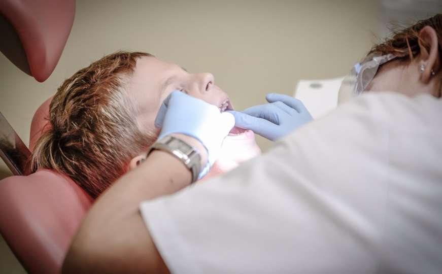 Korisni savjeti kako pomoći djeci da prevladaju strah od stomatologa