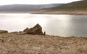 Bilećko jezero se povuklo i otkrilo tajnu staru 50 godina