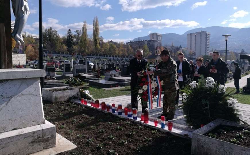 Položeni vijenci i zapaljene svijeće za poginule pripadnike HVO-a u Sarajevu