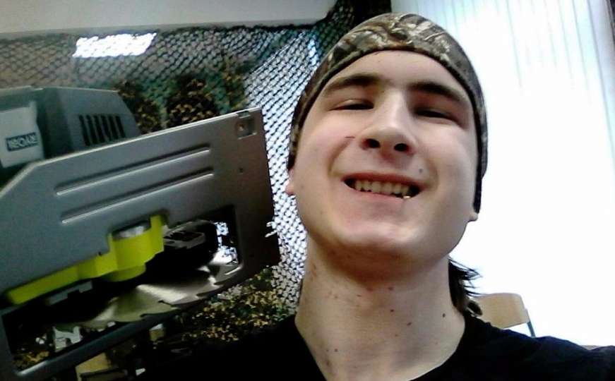Rusija: Srednjoškolac ubio profesora, pa napravio selfie s beživotnim tijelom