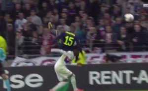 Užasna povreda igrača Evertona u Lyonu