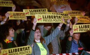 Hiljade ljudi na ulicama u Kataloniji prijeti općim štrajkom