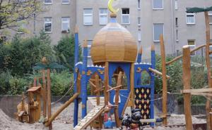 Jesmo li na Orijentu ili u svojoj zemlji: Na dječijem igralištu vidjeli džamiju