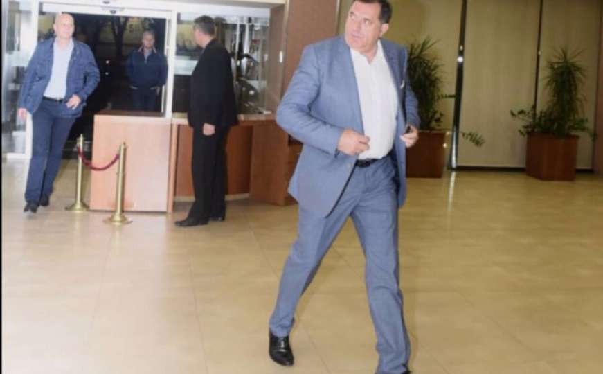 Dodik došao na sjednicu NSRS-a na kojoj se razmatra obustava referenduma