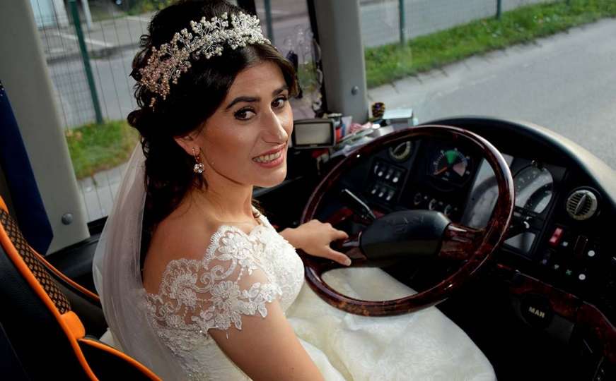 Na dan vjenčanja: Vozačica autobusa od volana se oprostila u vjenčanici