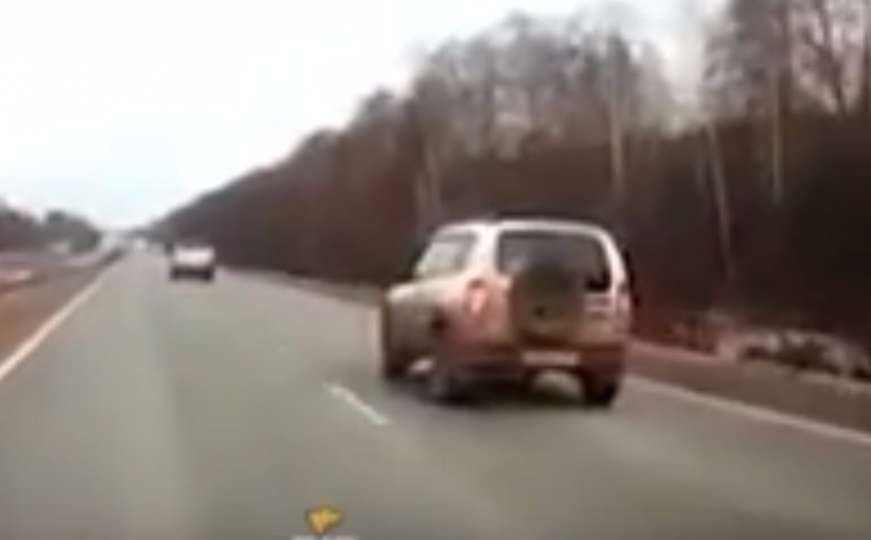 Uznemirujući snimak: Troje mrtvih u sudaru Lexusa i Forda