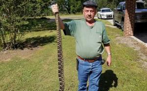 Hicem iz vatrenog oružja ubio opasnu zmiju