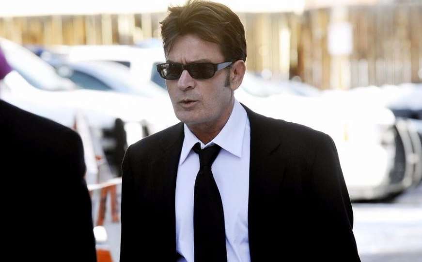 Charlie Sheen optužen da je zlostavljao Coreya Haima