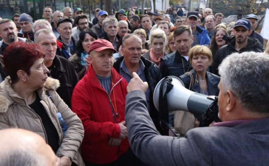 Radnici zeničke Željezare protestuju ispred Vlade FBiH
