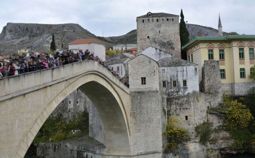 Skokom bez aplauza obilježena godišnjica rušenja Starog mosta