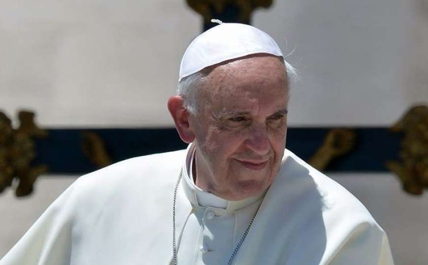 Papa Franjo zabranio prodaju cigareta u Vatikanu