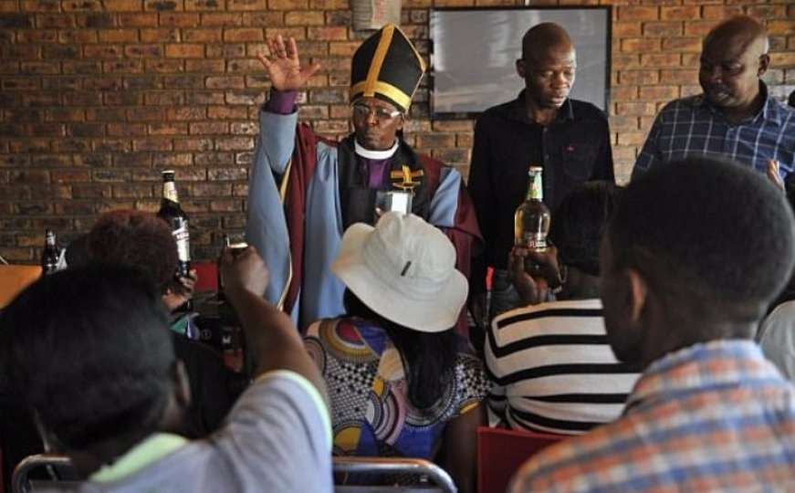Crkva alkohola u Johannesburgu: Tokom molitve vjernici dužni piti pivo ili viski