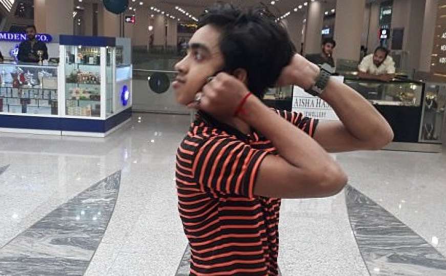 Čovjek ili sova: Mladi Pakistanac može da okrene glavu za 180 stepeni