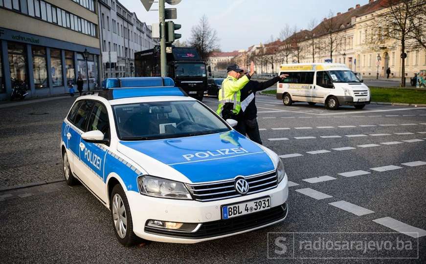 Berlin: Vozač uletio automobilom u grupu ljudi, nema povrijeđenih