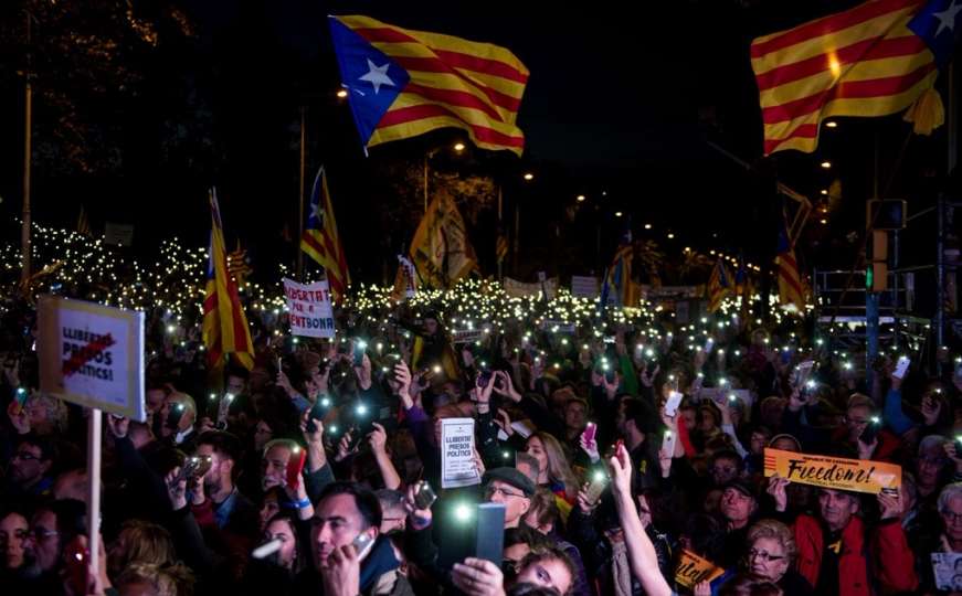 Barcelona: Održan protest podrške uhapšenim katalonskim čelnicima