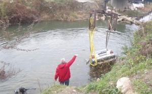 Mladić i djevojka stradali nakon slijetanja automobila u rijeku Spreču