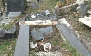 Novi vandalizam: Oštećeni spomenici na pravoslavnom groblju kod Semizovca