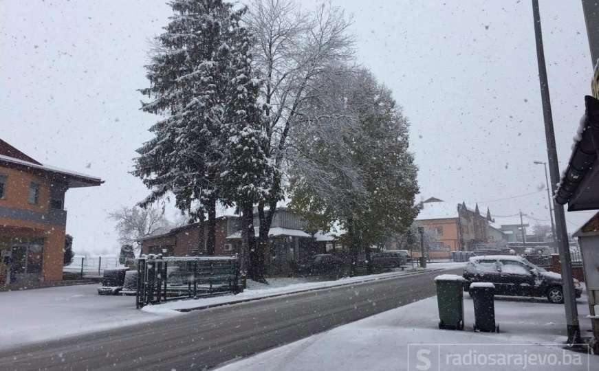 Snijeg stigao i u BiH: Prve pahulje u Bihaću i Cazinu