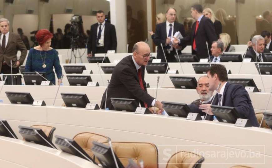 Sjednica Parlamenta BiH prekinuta, srpski predstavnici otišli u Banju Luku