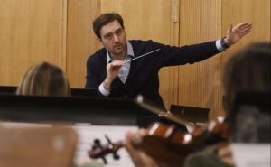 Dirigent iz Belgije Wouter Lenaerts predvodi Sarajevsku filharmoniju u petak