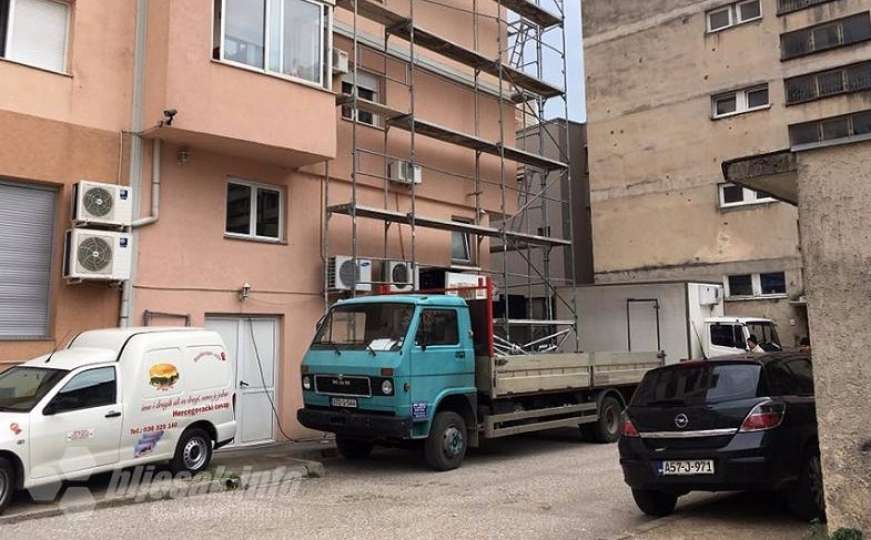 Mostar: Radnik povrijeđen nakon pada sa skele, hitno prevezen u bolnicu