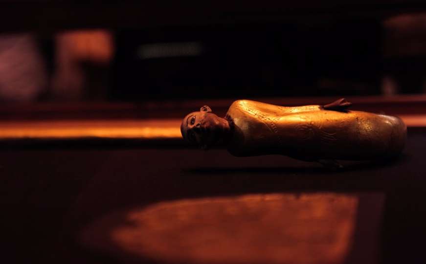 Neviđeno blago Tutankamona: Oružje, štitovi i lični predmeti u zlatu