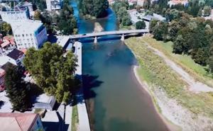 Pogled na grad bosanskih kraljeva i piramida u 4K rezoluciji