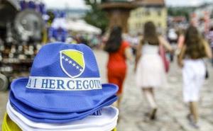 Pismo bh. dijasporca: Muka mi je da se osjećam kao bankomat kad dođem u BiH