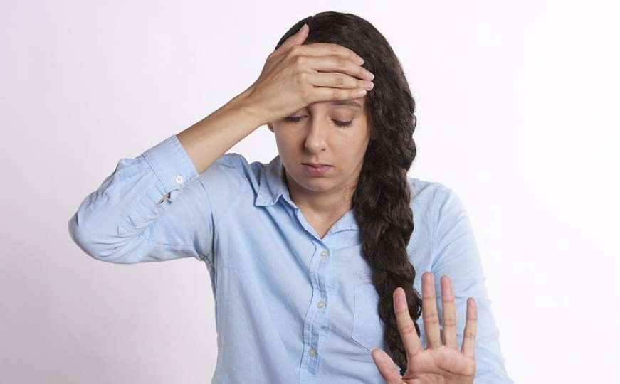 Sedam znakova da vaša glavobolja ukazuje na problem sa zdravljem
