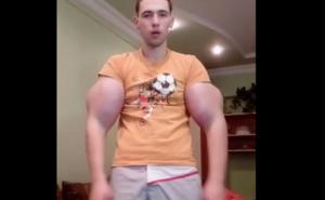 Bivši ruski vojnik ubrizgava ulje u mišiće kako bi bili što veći