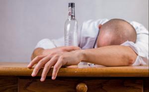 Pijani Rus pao s devetog sprata, ustao, zaboravio šta se desilo i nastavio piti