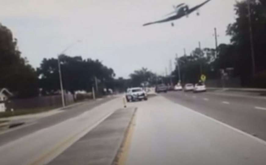 Uznemirujući snimak s Floride: Avion se srušio na cestu među automobile