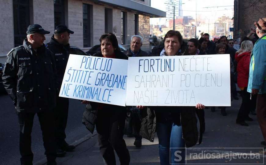 Policajcima se na protestima pridružili radnici gračaničke Fortune