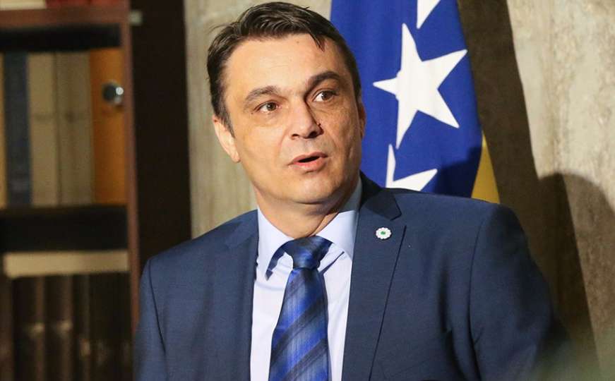 Ahmetović: Haški sud nije imao hrabrosti da presudi genocid u 6 bh. općina