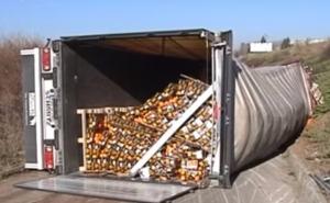 Prevrnuo se bh. šleper s narandžama: Vozač prebačen u Klinički centar Niš