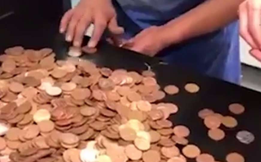 Naljutili su ga: Muškarac platio pizze s više od 1.200 kovanica 