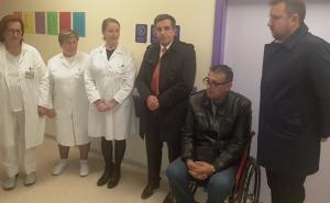 Klinici za hemodijalizu donirana vaga za vaganje osoba sa invaliditetom