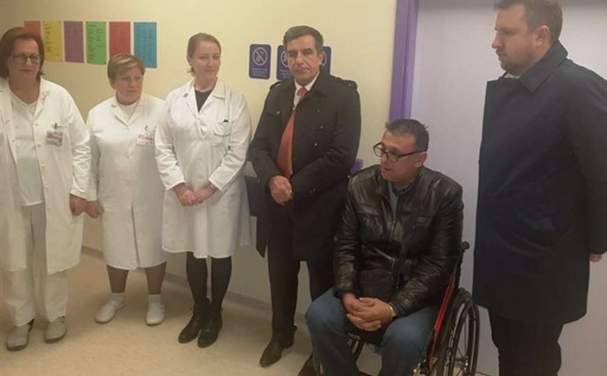 Klinici za hemodijalizu donirana vaga za vaganje osoba sa invaliditetom