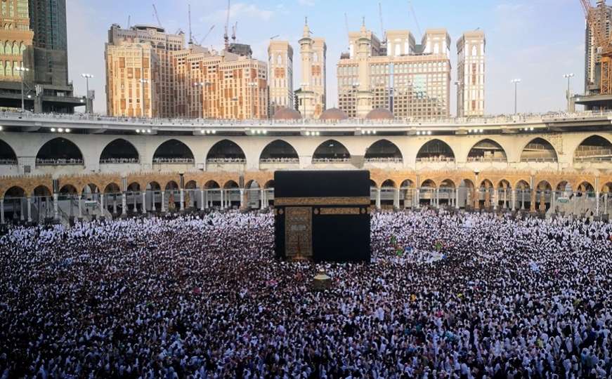 Saudijci uveli zabranu fotografiranja i snimanja svetih džamija u Mekki i Medini