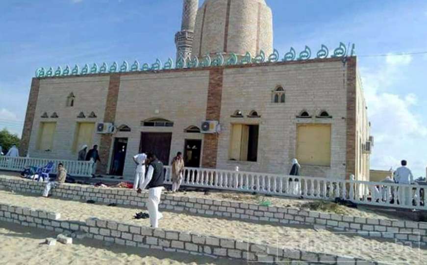U napadu na egipatsku džamiju poginulo 155 osoba 