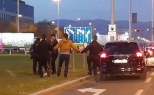 Zagreb: Muškarci i žene se potukli nakon sudara, intervenirala i policija