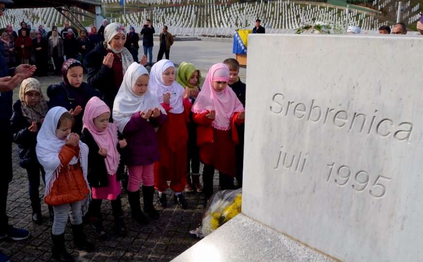 Srebrenica: Polaganjem cvijeća i učenjem fatihe obilježen Dan državnosti BiH