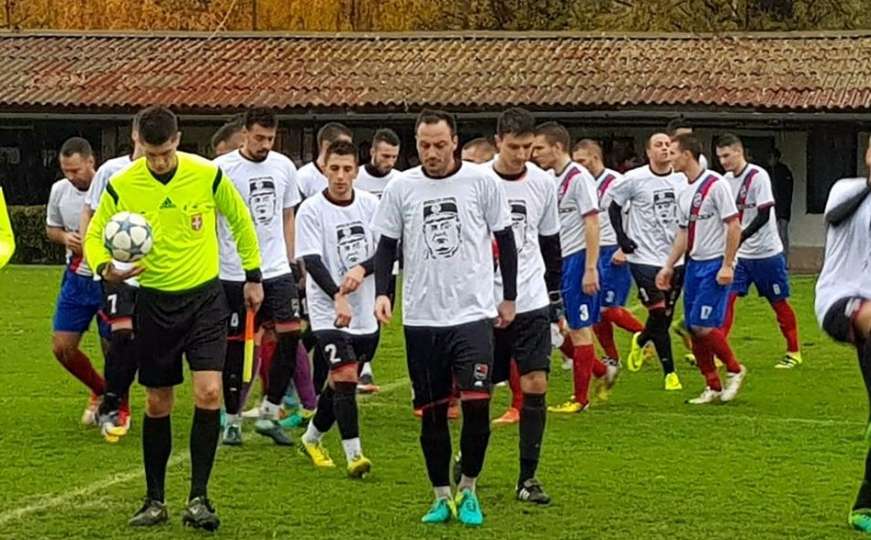 Nogometaši izašli na teren u majicama haškog osuđenika Ratka Mladića