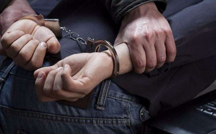 U Foči uhapšen muškarac zbog seksualnog uznemiravanja djevojke 