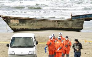 Na japansku plažu nasukao se brod s osam tijela