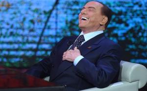 Silvio Berlusconi se pojavio pred TV kamerama: Iznenadio birače novim izgledom 