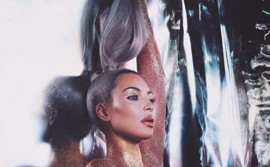 Kim Kardashian pozirala potpuno naga, na tijelu joj samo zlatni prah 