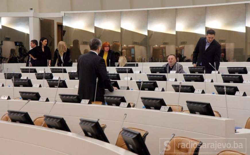 Zbog incidenta u Haškom tribunalu prekinuta sjednica Parlamenta BiH