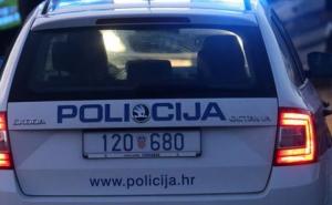 Bivši policajac ispalio četiri hica u partnericu pa presudio sebi  